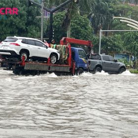 cuou-ho-o-to-dien-bi-ngap-nuoc