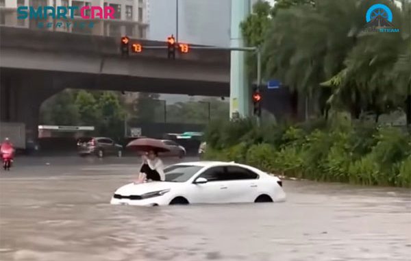 o-to-dien-bi-ngap-nuoc-can-lam-gi (o to trang)